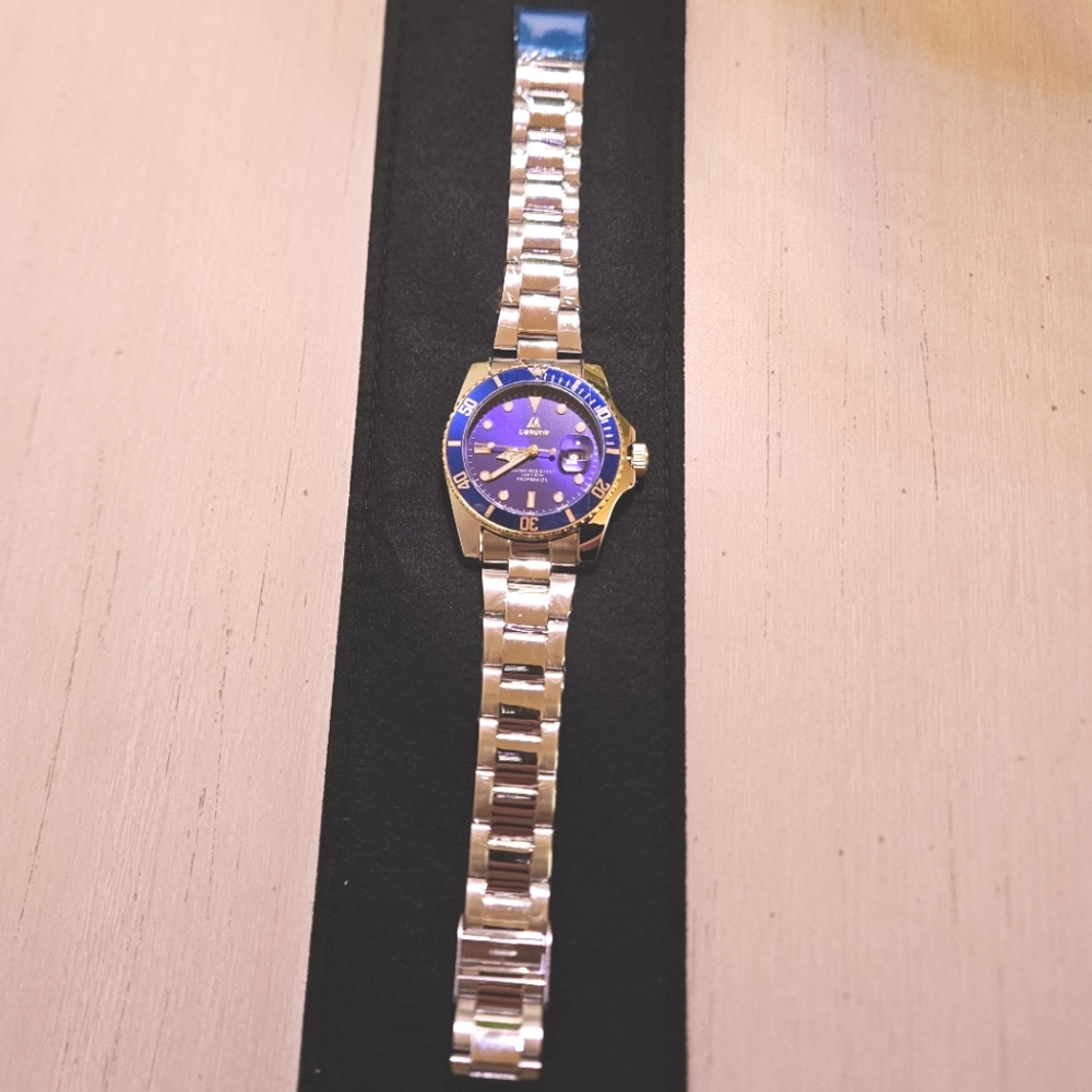 Lenqin Quartz and Stainless Steel Watch